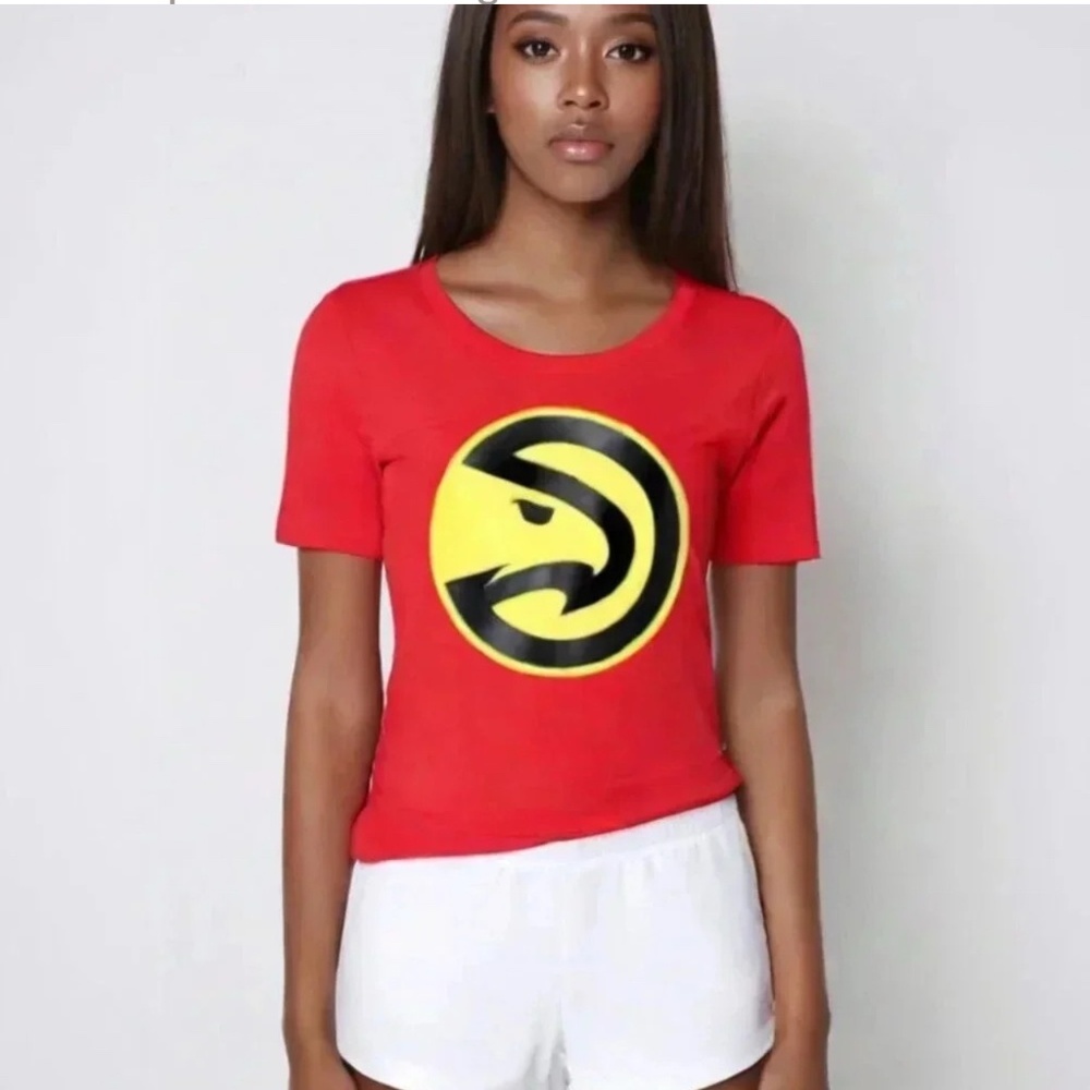 Women’s Red Tee - T-shirt Atlanta Hawks - Size M with Hawks Logo